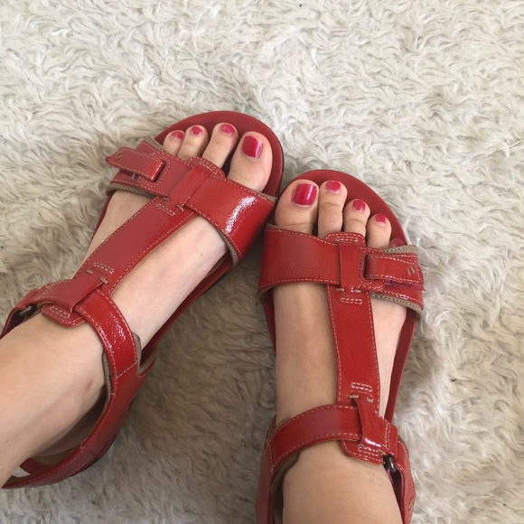 clarks red sandals